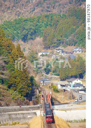 第4玖珠川橋りょうを渡る特急ゆふ(キハ185系) 第4玖珠川橋りょうを渡る特急ゆふ(キハ185系) 98187970