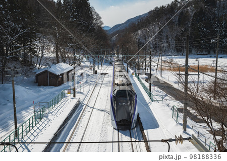 【簗場駅・跨線橋より撮影】特急あずさ【南小谷行】 【簗場駅・跨線橋より撮影】特急あずさ【南小谷行】 98188336