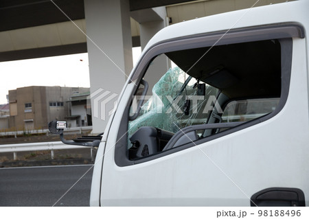 交通事故イメージ　(トラック車両) 98188496