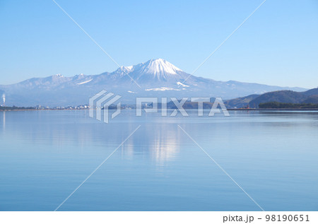 日本晴れの山陰地方 98190651