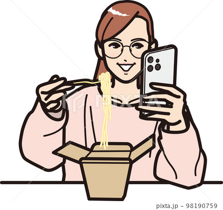 テイクアウトボックスのパスタを食べながらスマホを見るメガネ女子 テイクアウトボックスのパスタを食べながらスマホを見るメガネ女子 98190759