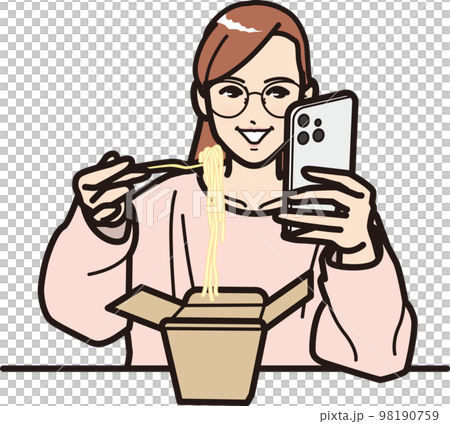 一個戴眼鏡的女孩在外賣盒裡吃意大利面時看著智能手機 98190759