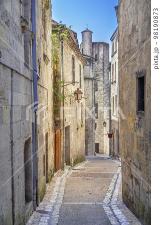Street in Perigueux, France 98190873