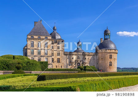 Chateau de Hautefort, France 98190898