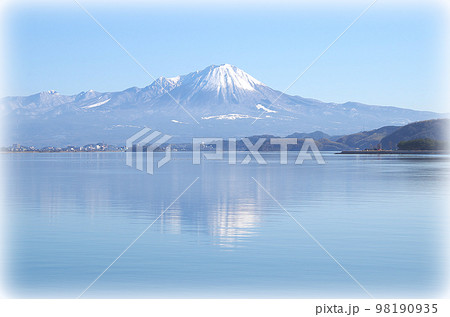 日本晴れの山陰地方(イラスト風) 日本晴れの山陰地方(イラスト風) 98190935