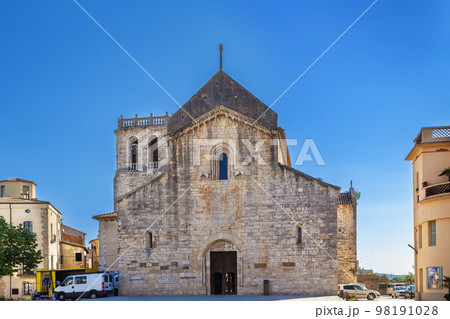 Sant Pere, Besalu, Spain 98191028