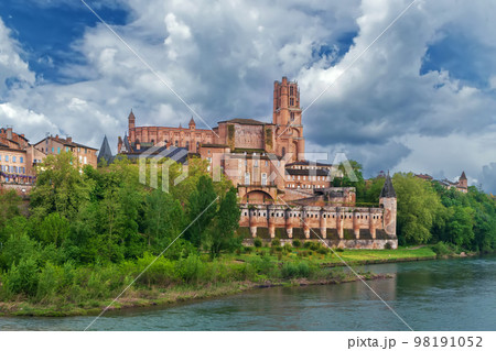 View of Albi cathedral, France View of Albi cathedral, France 98191052