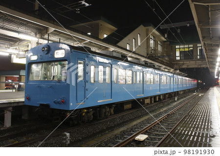 CR］秩父鉄道秩父本線1000系電車（スカイブルー：旧国鉄101系）の写真素材 [98191930] - PIXTA