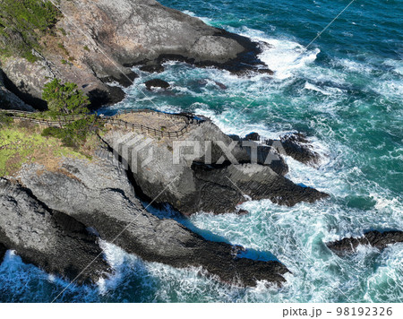 佐賀県唐津市 七ツ釜周辺の風景 佐賀県唐津市 七ツ釜周辺の風景 98192326