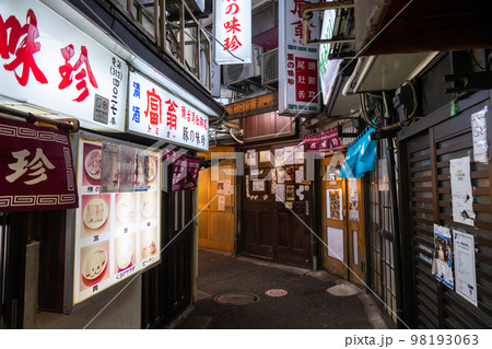 《神奈川県》横浜駅前飲み屋街・狸小路 98193063