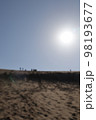 鳥取砂丘の太陽 98193677