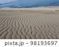 鳥取砂丘の風紋 98193697