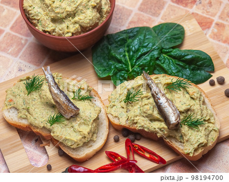 Sandwich with fish pate and sprats. 98194700