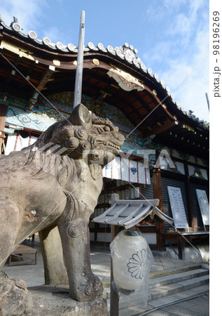 御幸宮神社　拝殿と狛犬　京都市伏見区 98196269