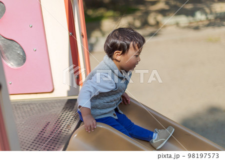 3 years old 98197573