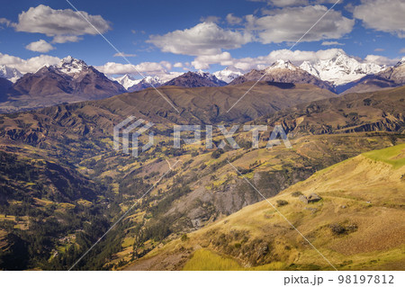 Cordillera Blanca panorama near Huaraz, snowcapped Peruvian Andes, Ancash, Peru 98197812