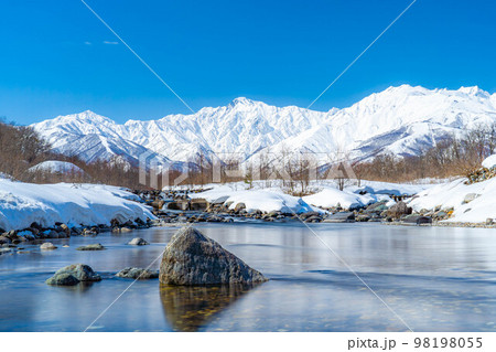 【冬素材】白馬村の冬景色【長野県】 【冬素材】白馬村の冬景色【長野県】 98198055