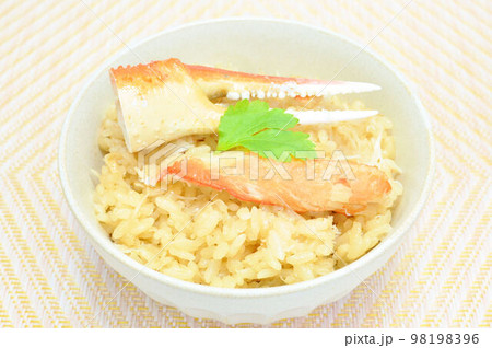 カニの炊き込みご飯 98198396
