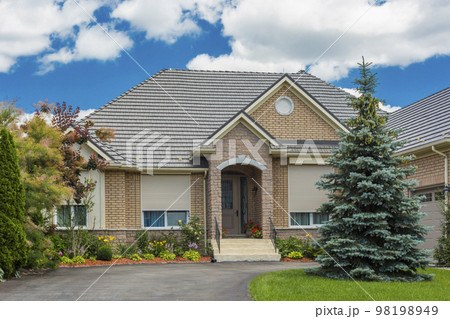 Custom built luxury house in the suburbs of Toronto, Canada. Custom built luxury house in the suburbs of Toronto, Canada. 98198949