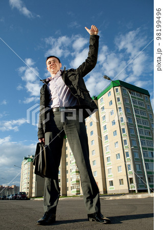 real estate agent has an advantageous deal real estate agent has an advantageous deal 98199496