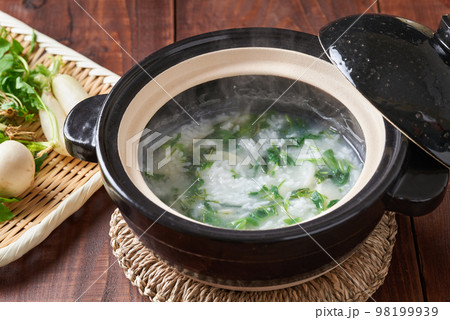 土鍋で炊いた七草粥 土鍋で炊いた七草粥 98199939