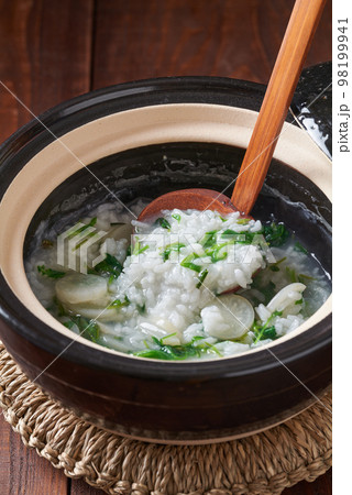 土鍋で炊いた七草粥 98199941