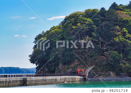 荒島の荒島神社(宮城県本吉郡南三陸町志津川) 荒島の荒島神社(宮城県本吉郡南三陸町志津川) 98201719