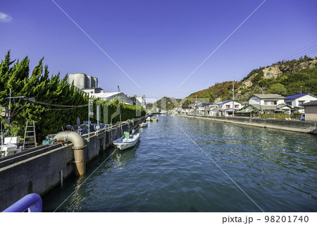 宇野港 桜橋から内陸に伸びる水路 岡山県玉野市 宇野港 桜橋から内陸に伸びる水路 岡山県玉野市 98201740