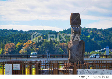 南三陸さんさん商店街のモアイ像(宮城県本吉郡南三陸町志津川) 南三陸さんさん商店街のモアイ像(宮城県本吉郡南三陸町志津川) 98201948
