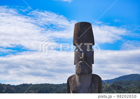 南三陸さんさん商店街のモアイ像(宮城県本吉郡南三陸町志津川) 南三陸さんさん商店街のモアイ像(宮城県本吉郡南三陸町志津川) 98202010