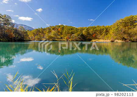 秋の五色沼湖沼群 毘沙門沼 秋の五色沼湖沼群 毘沙門沼 98202113