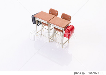 小学校机イメージ　ミニチュア 98202190