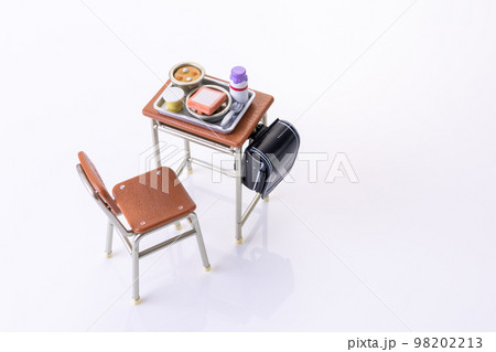 小学校給食イメージ　ミニチュア 98202213