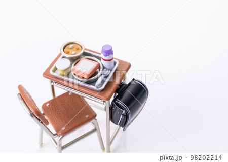 小学校給食イメージ　ミニチュア 98202214