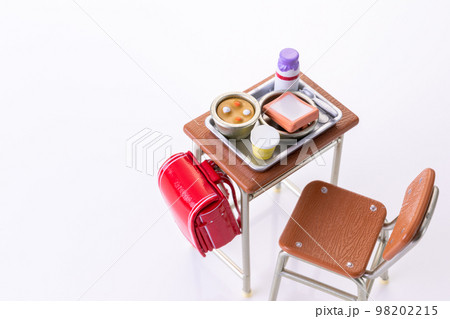 小学校給食イメージ　ミニチュア 98202215