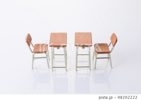 学校机と学校椅子 2名分の写真素材 [98202222] - PIXTA
