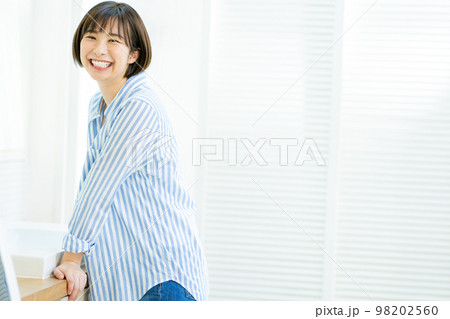 女性　ポートレート　ビューティー 98202560