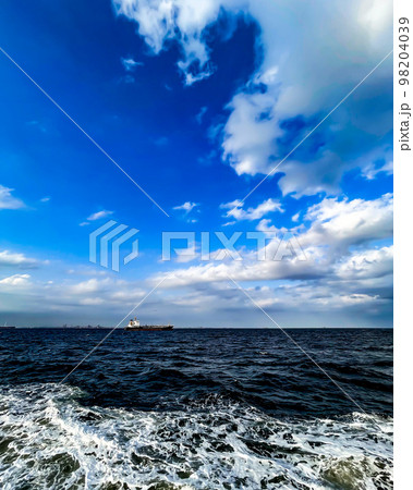 錨泊船と青空 錨泊船と青空 98204039
