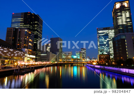 堂島川のライトアップ 98204847
