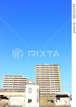 名鉄豊田線、米野木駅とマンションの風景 名鉄豊田線、米野木駅とマンションの風景 98205406