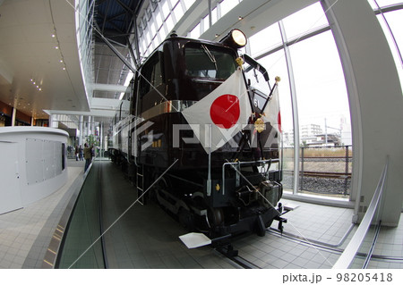 鉄道博物館のEF58 61 日章旗魚眼アップ 98205418