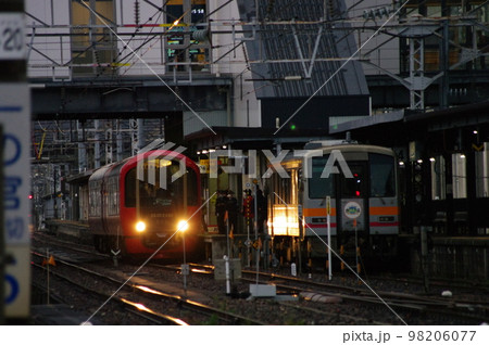 大糸線全線開通65周年記念乗入れ リゾート雪月花 糸魚川駅発車 大糸線全線開通65周年記念乗入れ リゾート雪月花 糸魚川駅発車 98206077