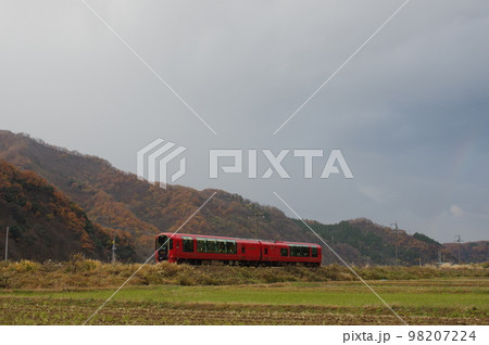 大糸線全線開通65周年記念乗入れ リゾート雪月花 袴岩付近 98207224