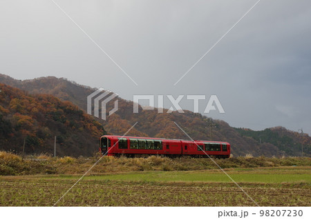大糸線全線開通65周年記念乗入れ リゾート雪月花 袴岩付近 大糸線全線開通65周年記念乗入れ リゾート雪月花 袴岩付近 98207230