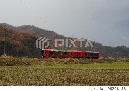 大糸線全線開通65周年記念乗入れ リゾート雪月花 袴岩付近 98208138