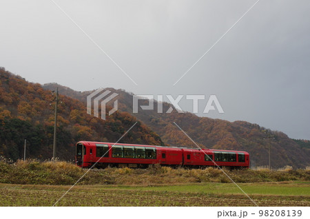 大糸線全線開通65周年記念乗入れ リゾート雪月花 袴岩付近 98208139