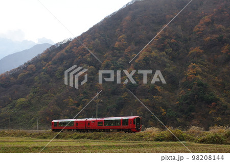大糸線全線開通65周年記念乗入れ リゾート雪月花 袴岩付近 98208144