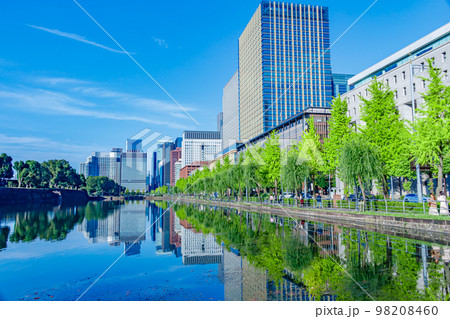 【東京の都市風景】日比谷濠と丸の内周辺の都市風景 98208460