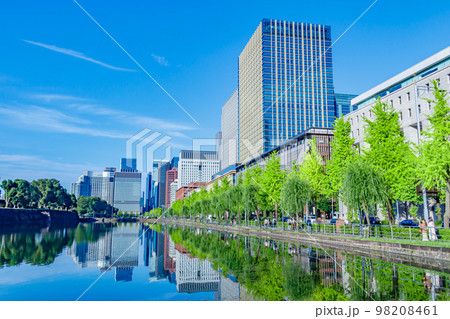 【東京の都市風景】日比谷濠と丸の内周辺の都市風景 98208461