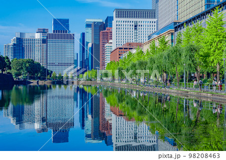 【東京の都市風景】日比谷濠と丸の内周辺の都市風景 98208463